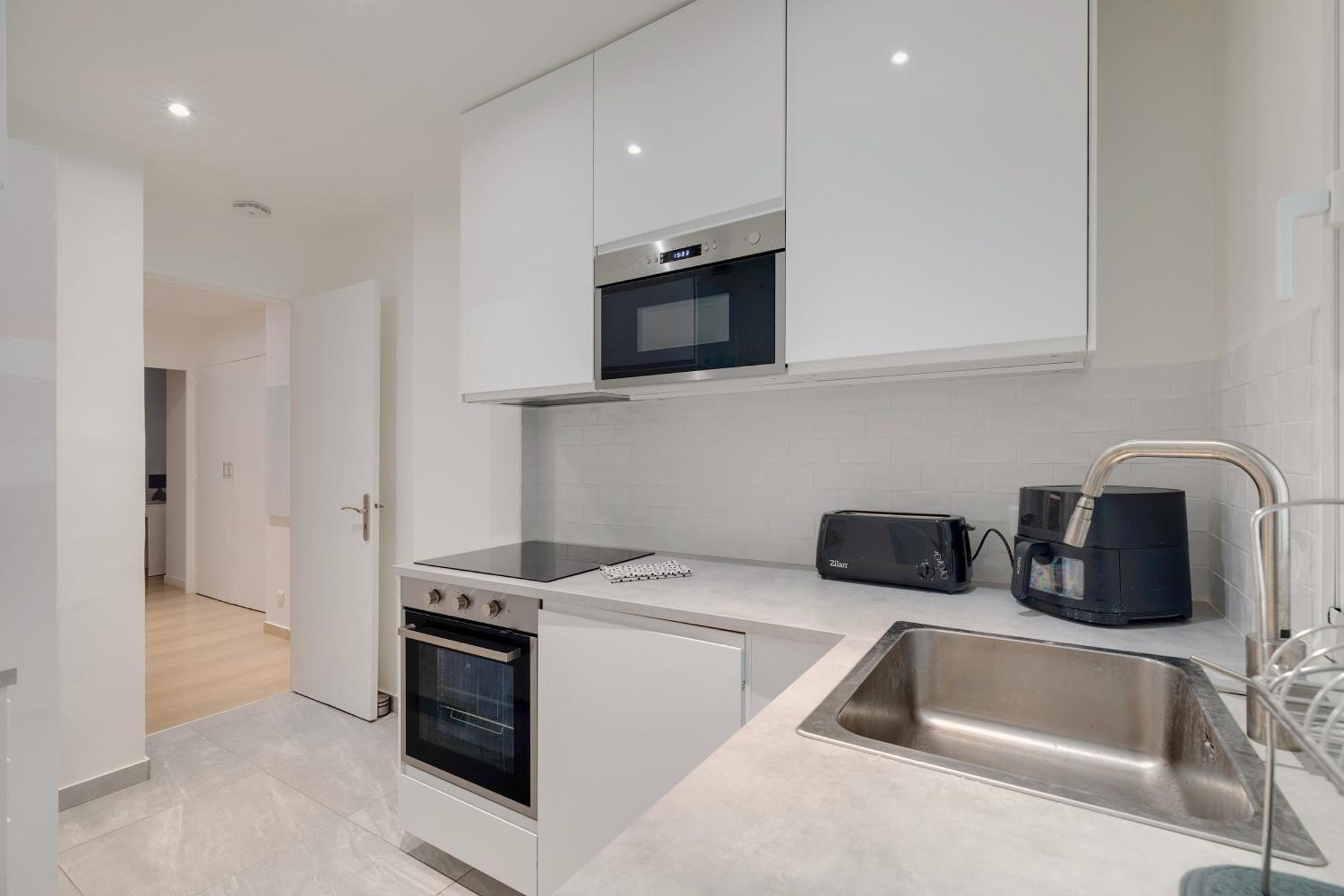 Newly Renovated Charming Downtown Apartment أنتيب المظهر الخارجي الصورة